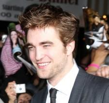 2009__12__robertpattinson1 225×212.jpg