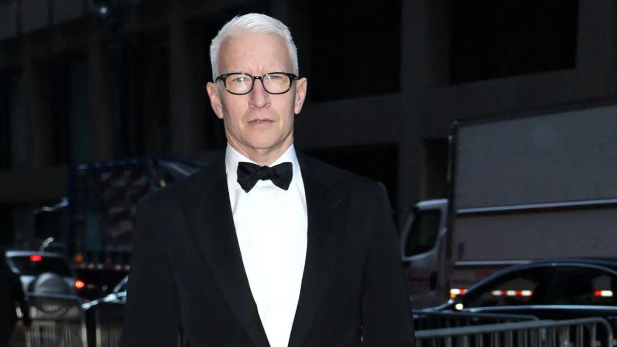 Photo of CBS faced backlash after they cut a segment about deportations to El Salvador just a few days before it was set to air.