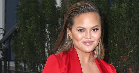 Pregnant chrissy teigen body