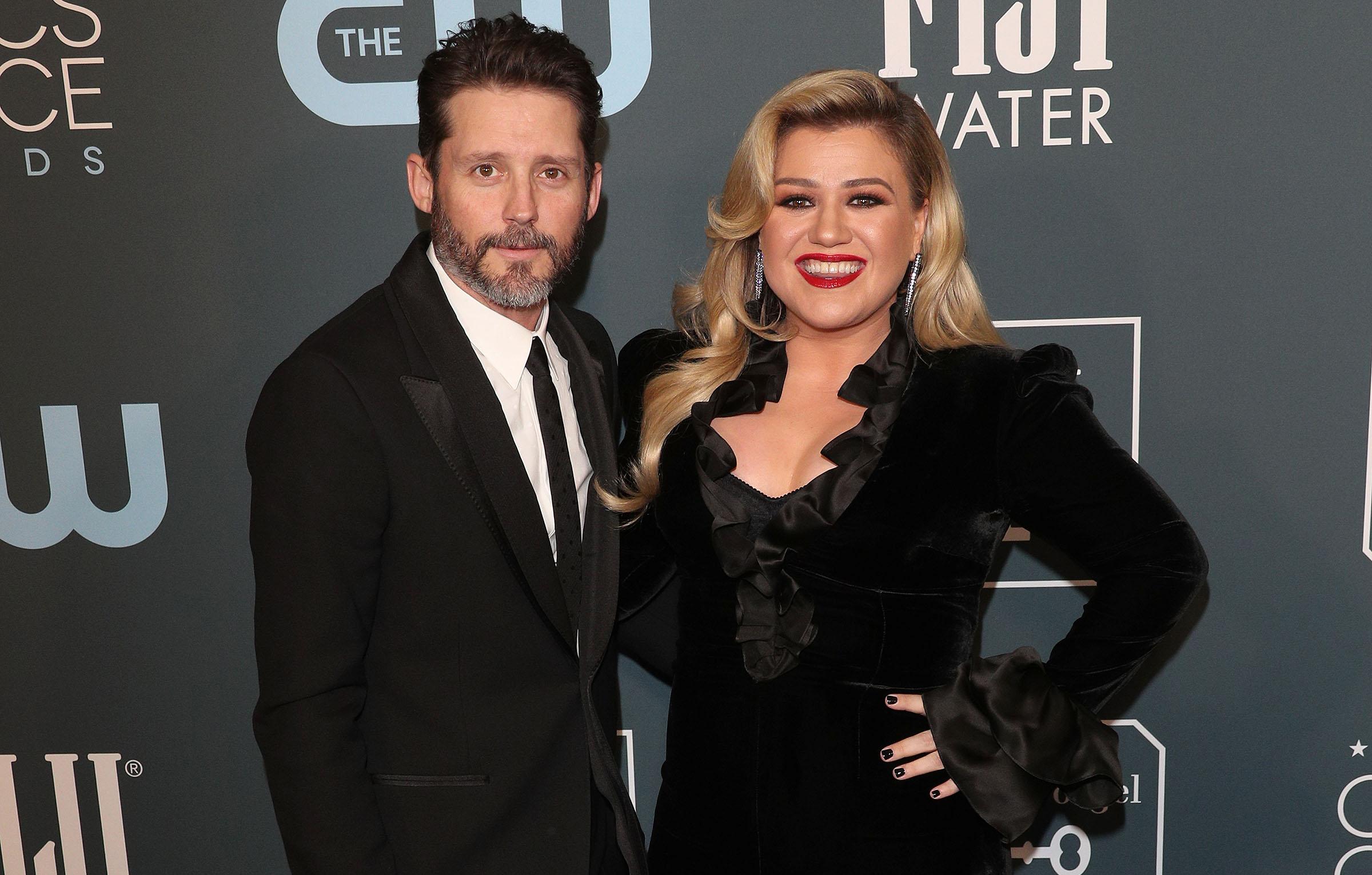 kelly clarkson comically addresses name change