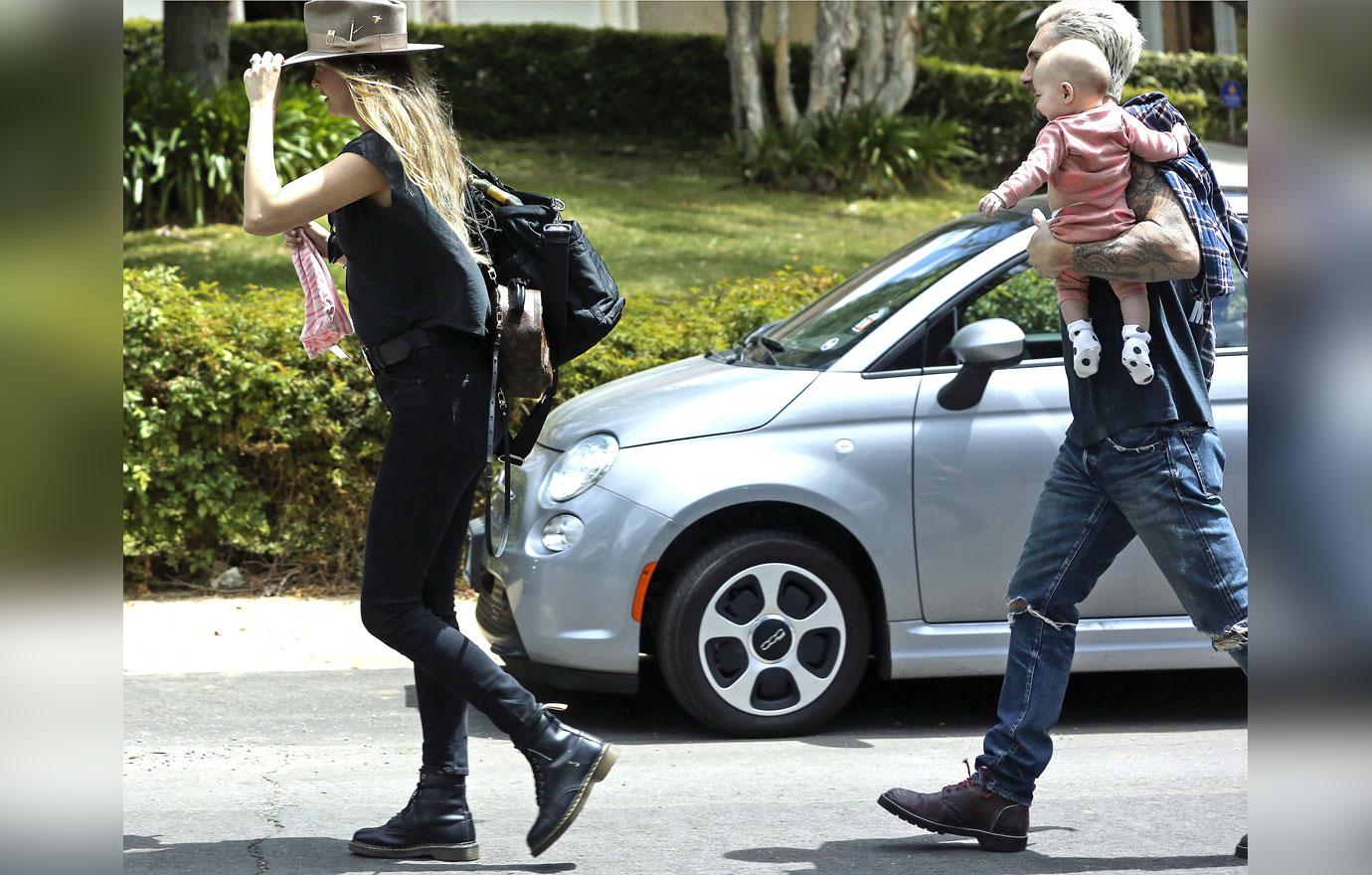 Adam Levine Behati Prinsloo Daughter Dusty Photos 03