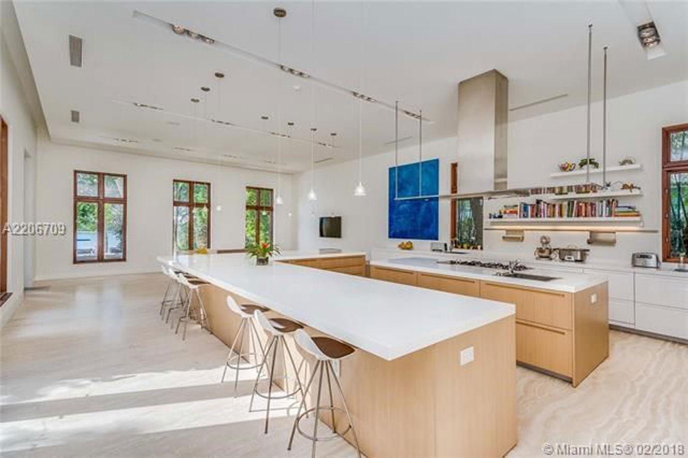 Karlie Kloss and Joshua Kushner buy home in Miami