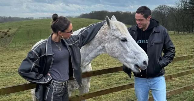image of Pete Davidson and elsie Hewitt 