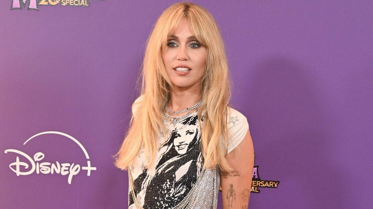 Photo of Miley Cyrus thanked Alex Cooper for her 'dedication' to 'Hannah Montana.'