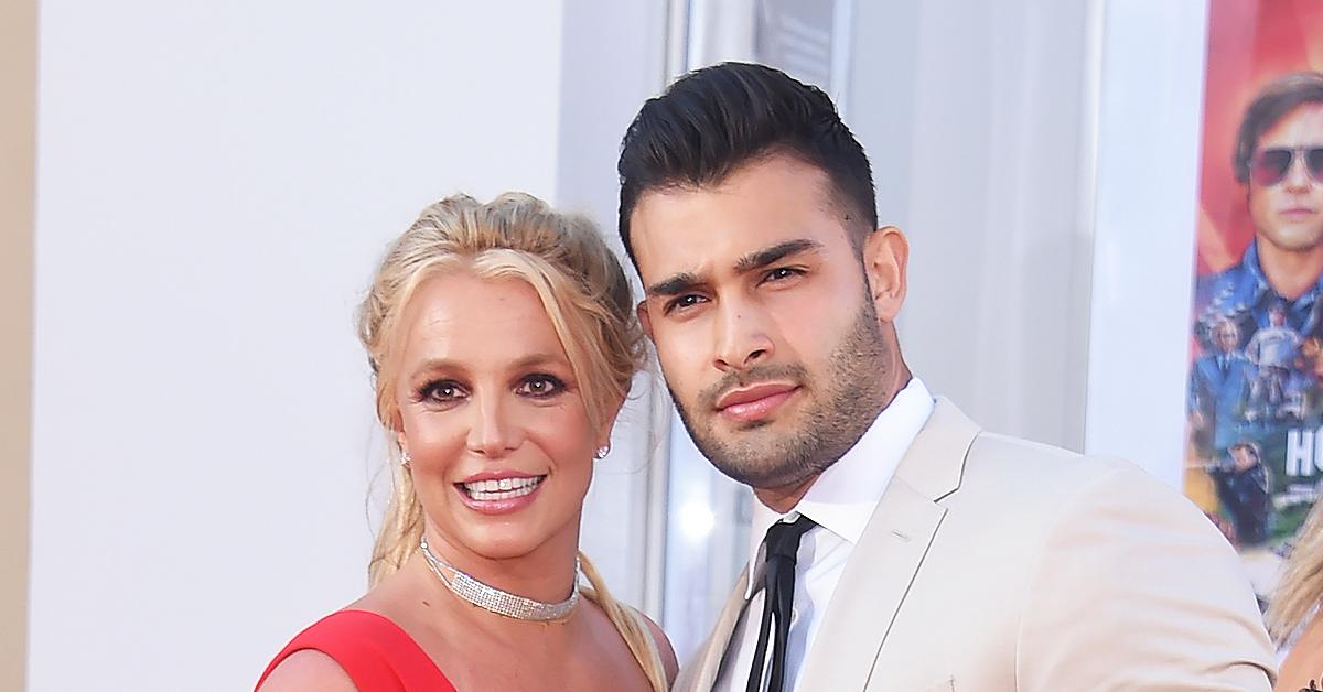 britney spears fiance sam asghari flaunts fit physique gym