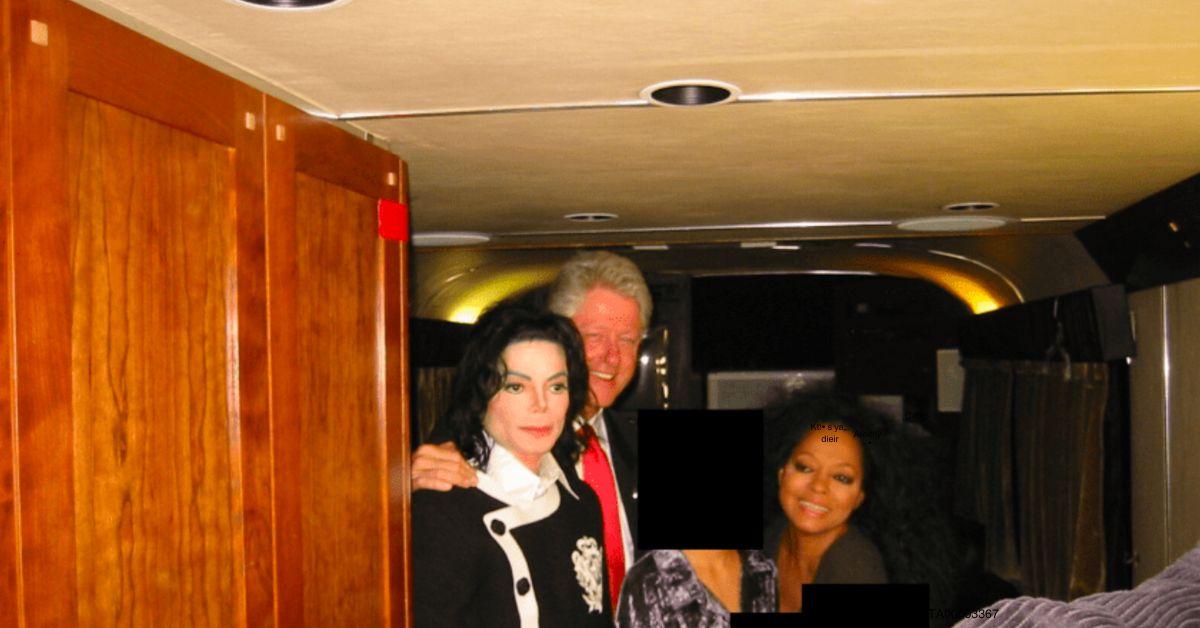 Image of Michael Jackson appeared to be friendly with Bill Clinton.