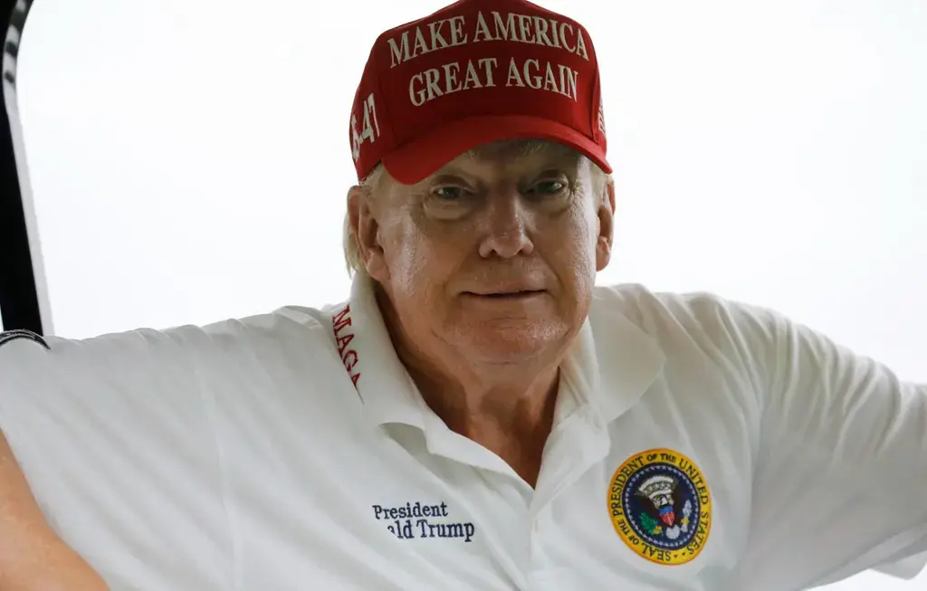 joe biden donald trump entourage mocked stroking ego golf course