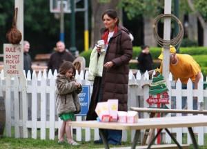 2011__01__holmes_suri_jan12_12 300×216.jpg