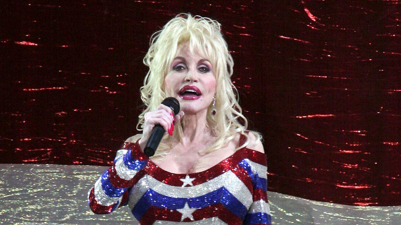 inside dolly parton family life parents siblings husband