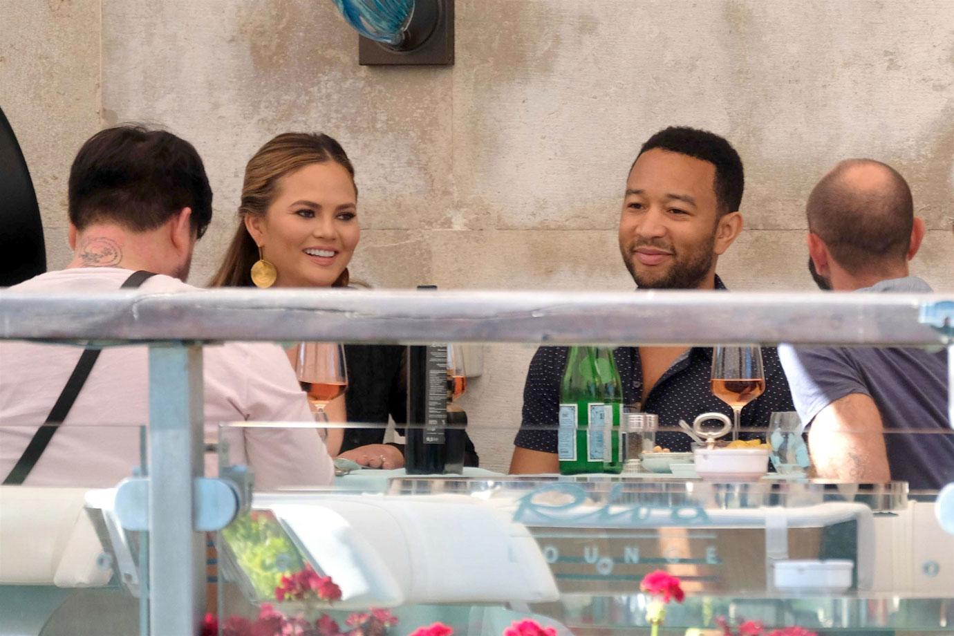 Chrissy Teigen John Legend Luna Venice Photos 04