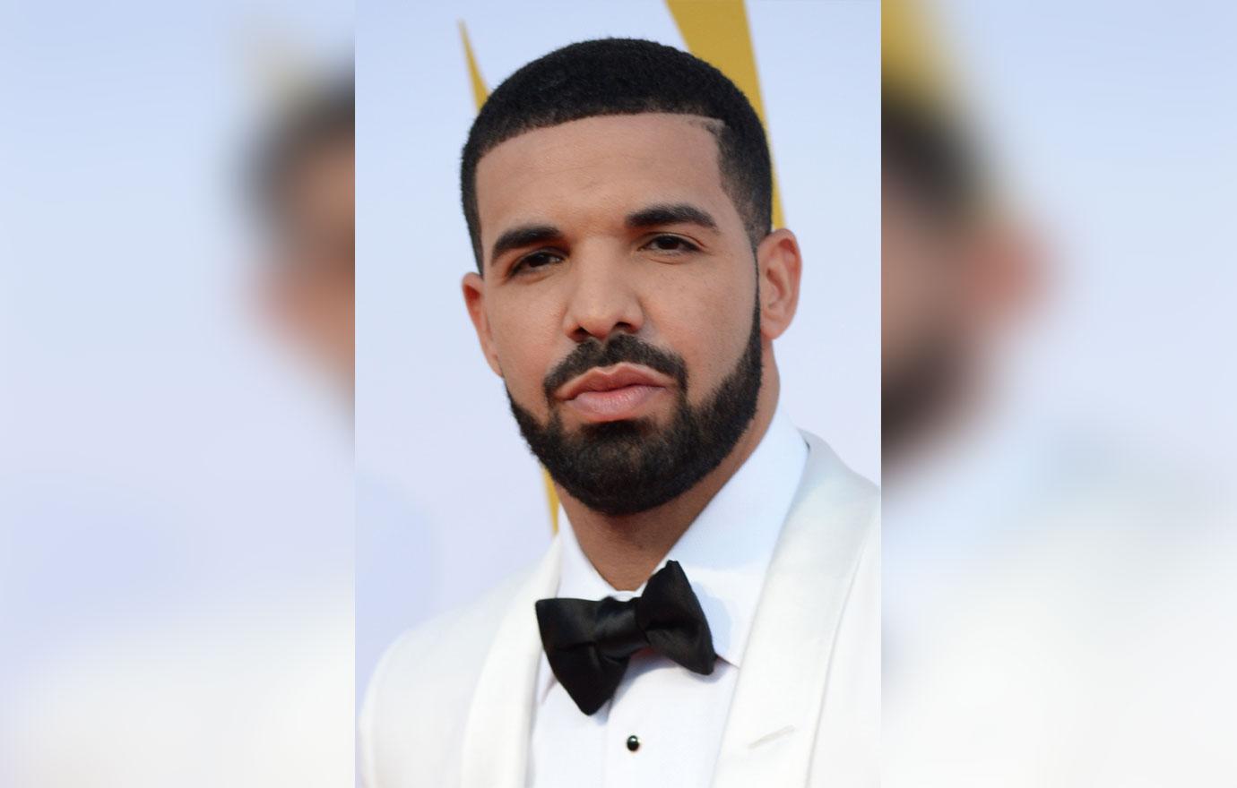 Drake attends serena williams game alexis in feelings 3