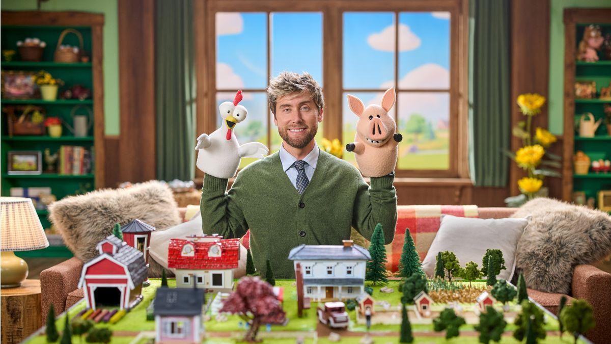 Image of Lance Bass' favorite nighttime ritual is playing Hay Day.