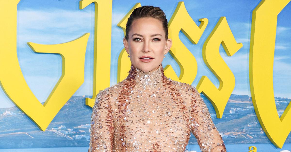 Kate Hudson wears a skintight tank top and leggings as she takes ballet  class