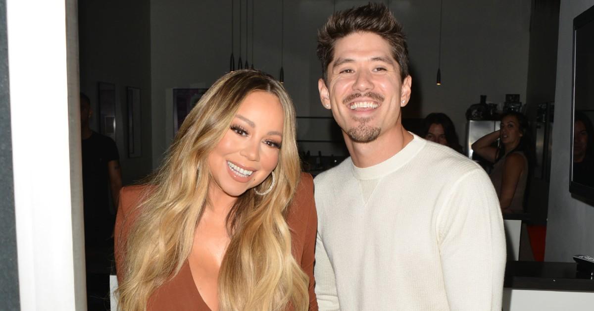 Mariah Carey takes to the stage in terribly tight leggings