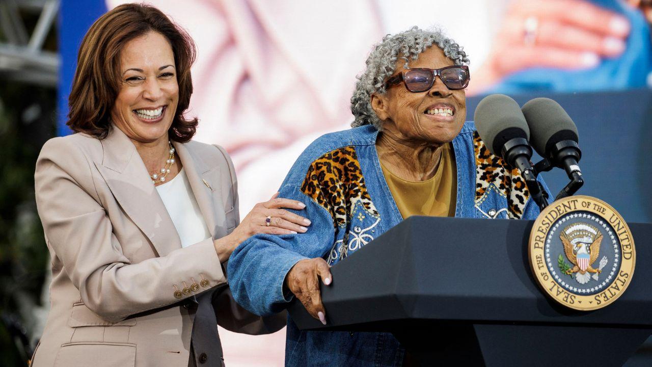 Image of Opal Lee and Kamala Harris