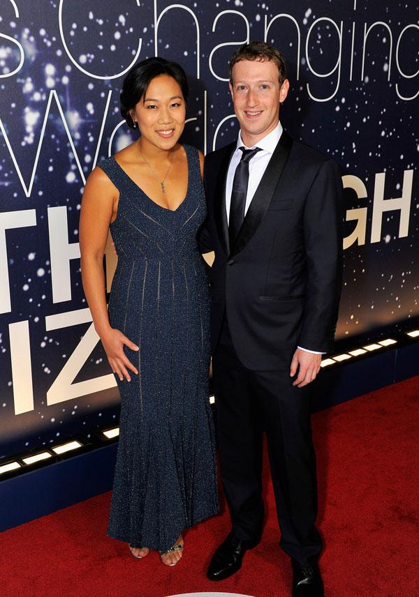 Facebook Founder Mark Zuckerberg Takes Newborn Baby Girl For Walk With ...