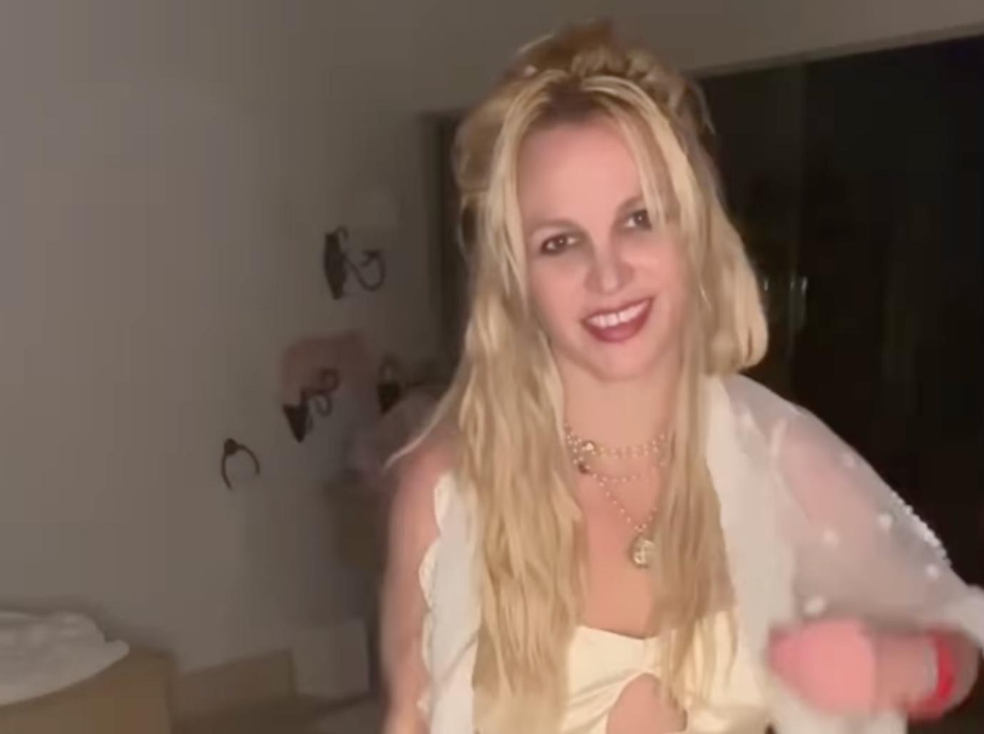 britney spears gets age wrong jokes turning  moved mexico birthday