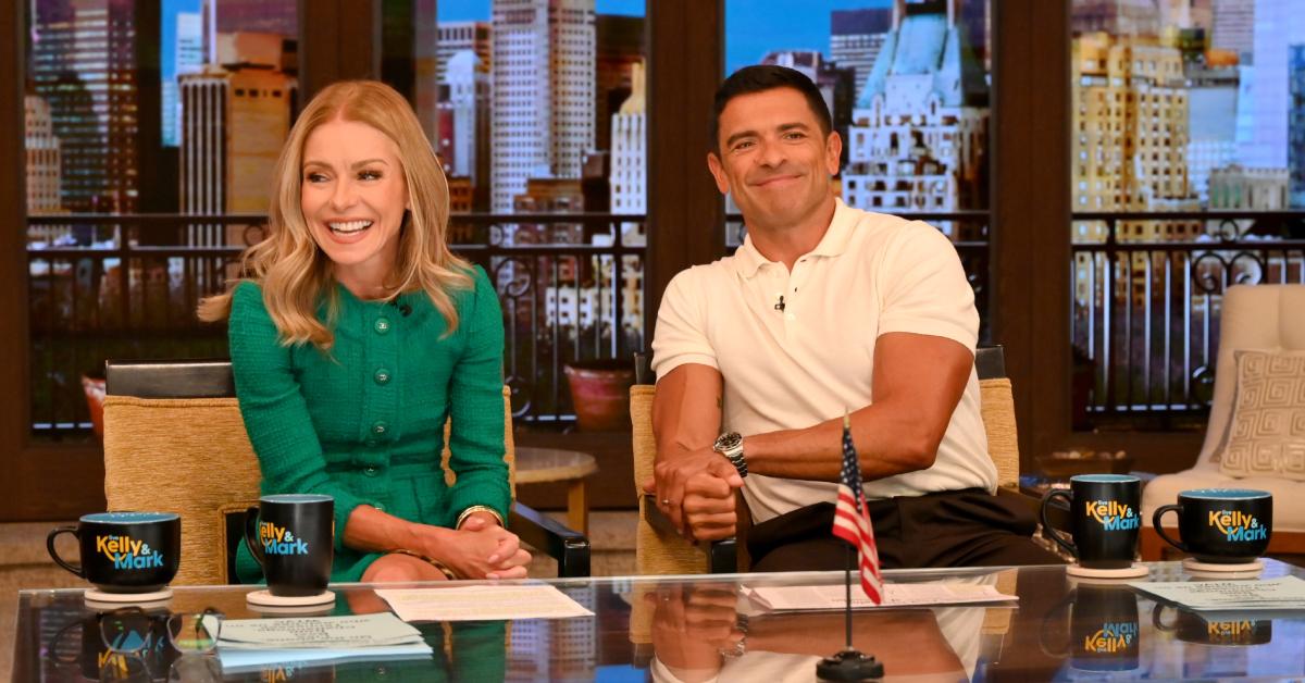 Photo of Kelly Ripa and Mark Consuelos.