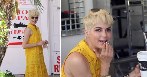 selma blair yellow dress and new blonde hair
