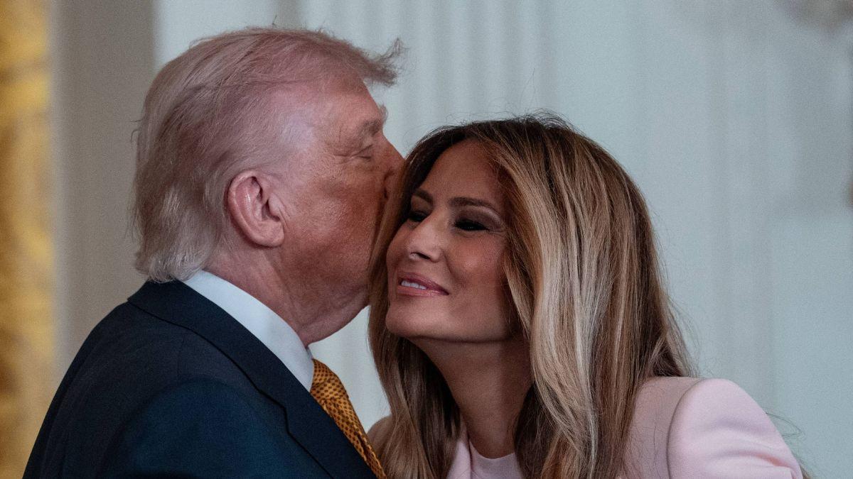 Image of Donald Trump reportedly took away decor pieces that Melania Trump had curated.