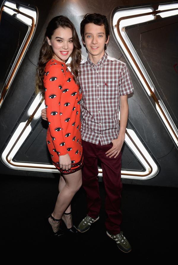 Hailee Steinfeld Asa Butterfield