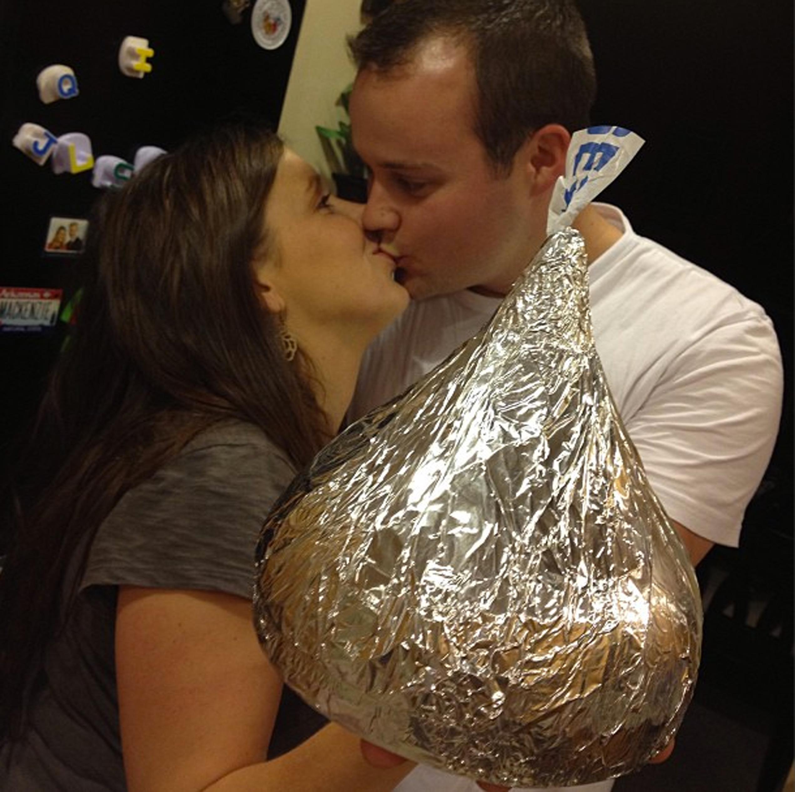 Josh duggar anna pregnant expecting rehab 05