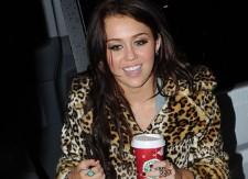 2009__12__miley_cyrus_3_wenn2684094 225×163.jpg