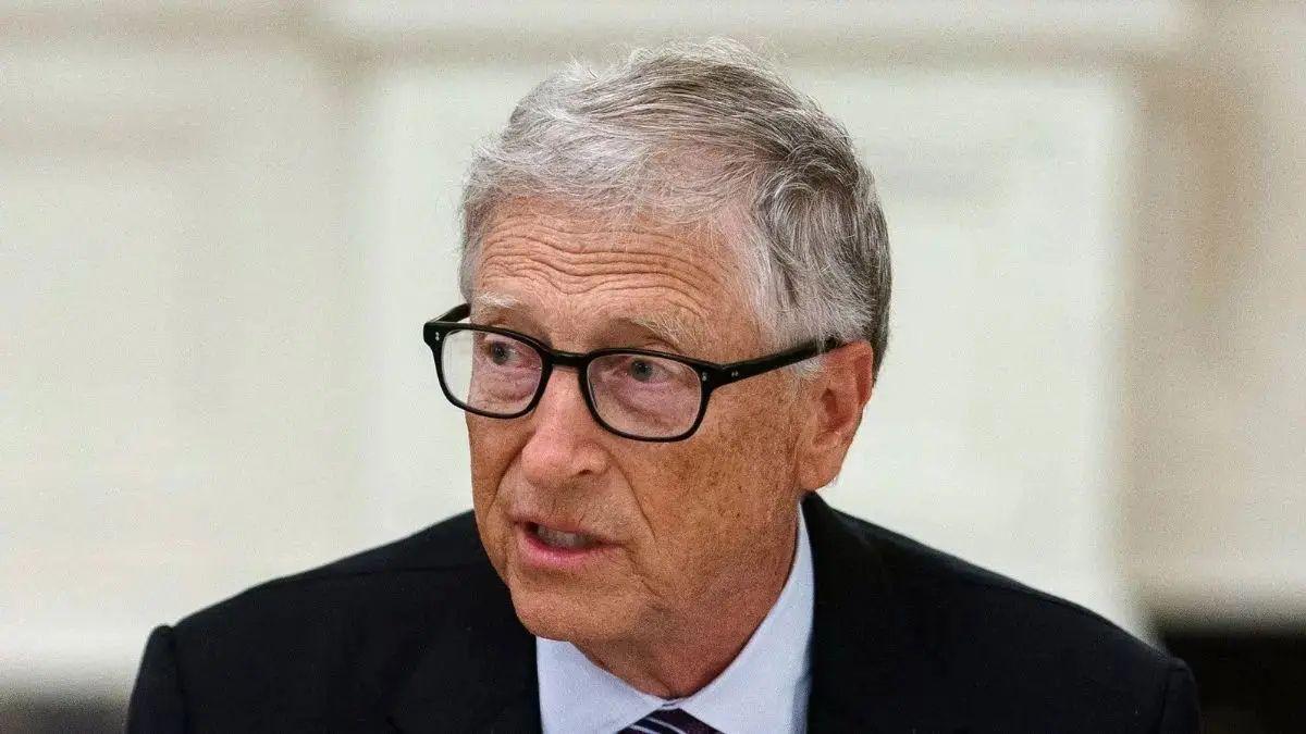 Photo of Bill Gates was accused of seeking STI treatment after affairs with 'Russian girls.'