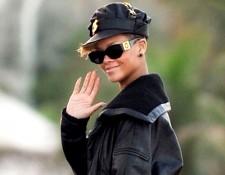 2010__02__Rihanna_Feb4_hzmain1 225×175.jpg