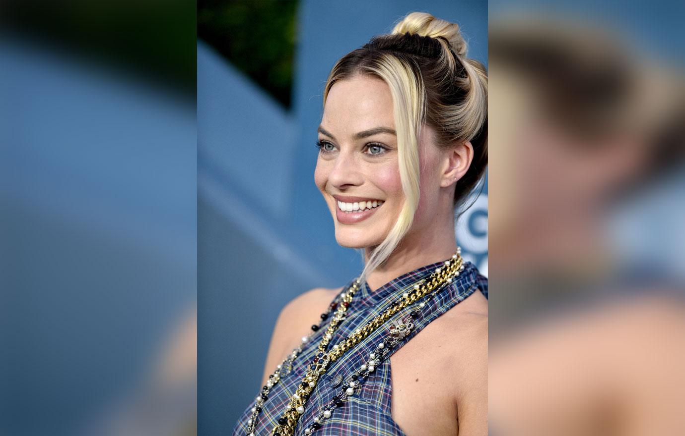 Margot Robbie 'Hung Up' Tattoo Gun After A Mishap At Friend's Wedding(01)