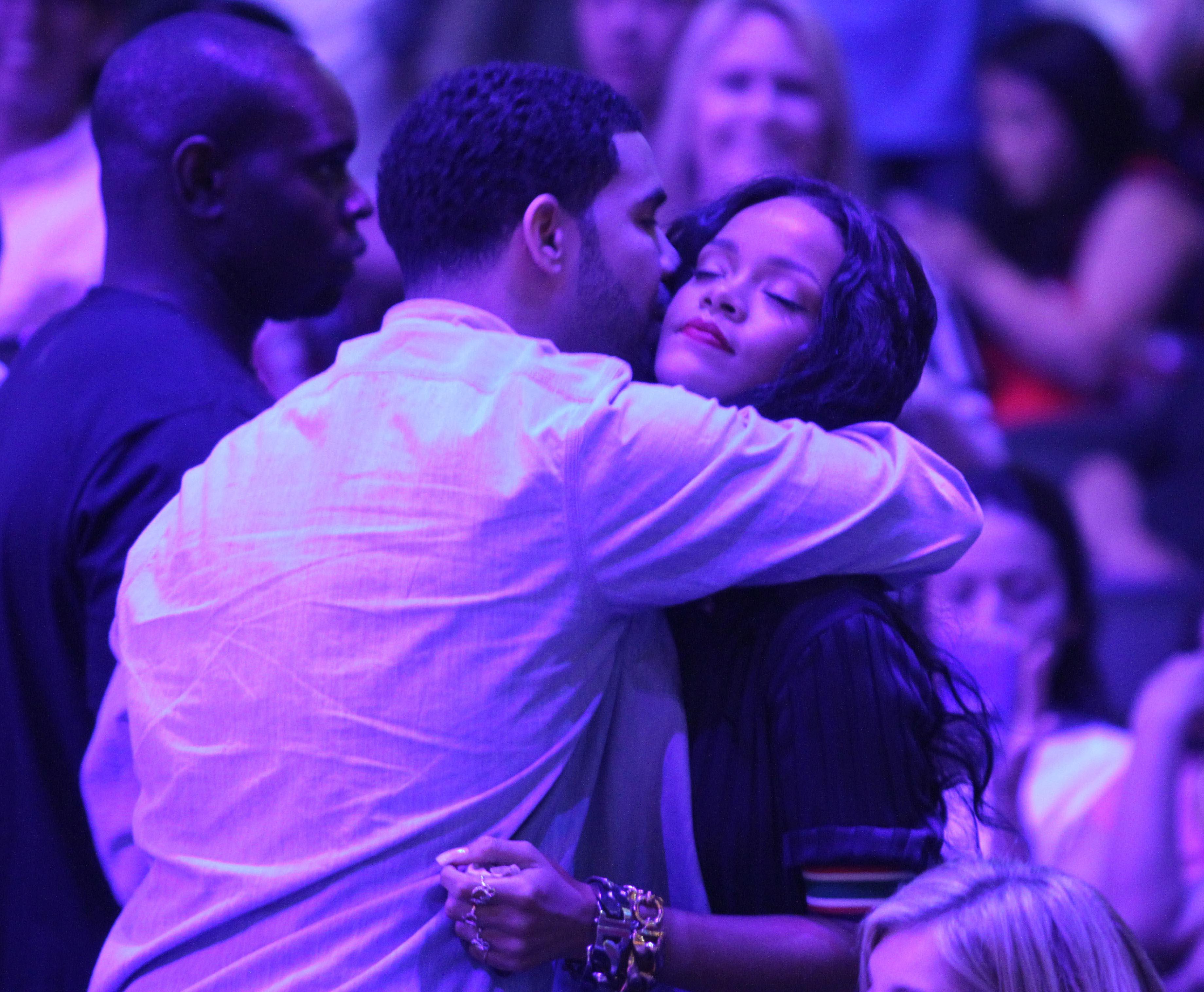 Drake and Rihanna at the Clippers game in LA