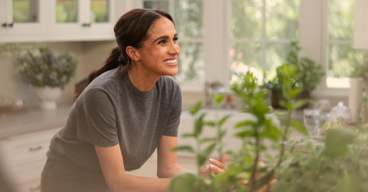 meghan markle corrects mindy kaling last name sussex netflix show