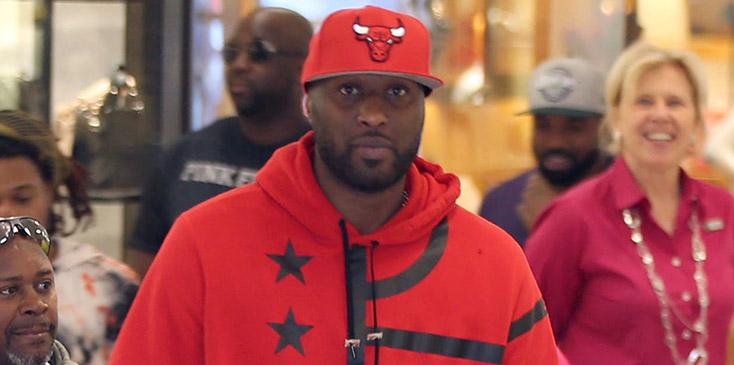 Exclusive&#8230; Lamar Odom Out Shopping With Friends