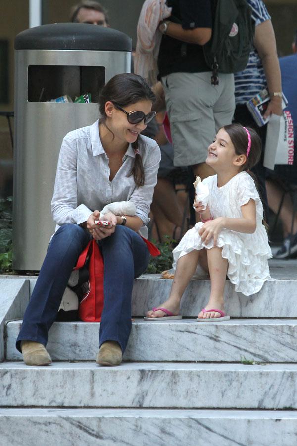 Katie holmes suri cruise august7 769_ _1.jpg