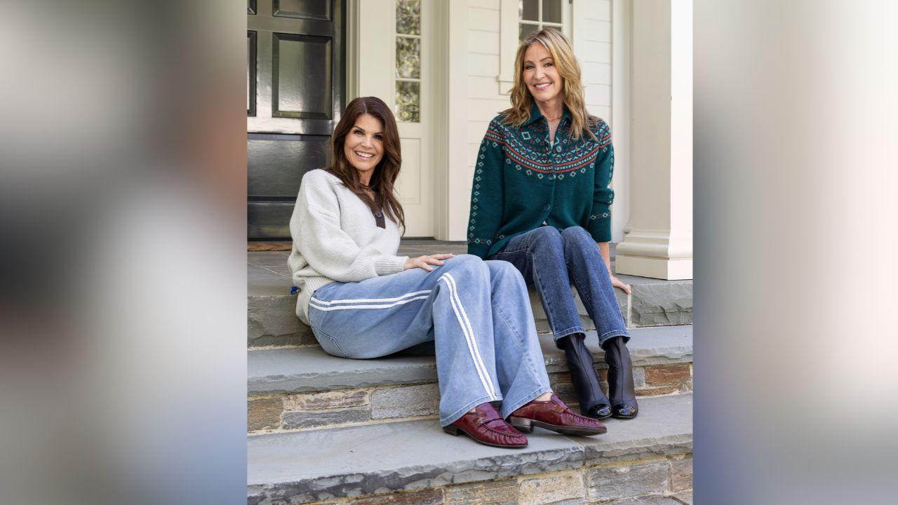 image of Lori Loughlin and Laurie Felt have been friends for over 25 years.