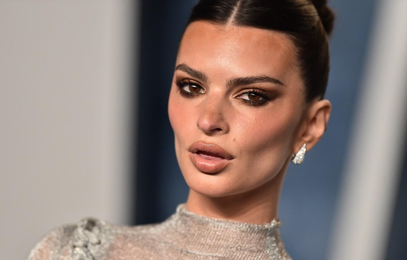 Emily Ratajkowski 'Feels Bad' For Olivia Wilde After Harry Styles Kiss