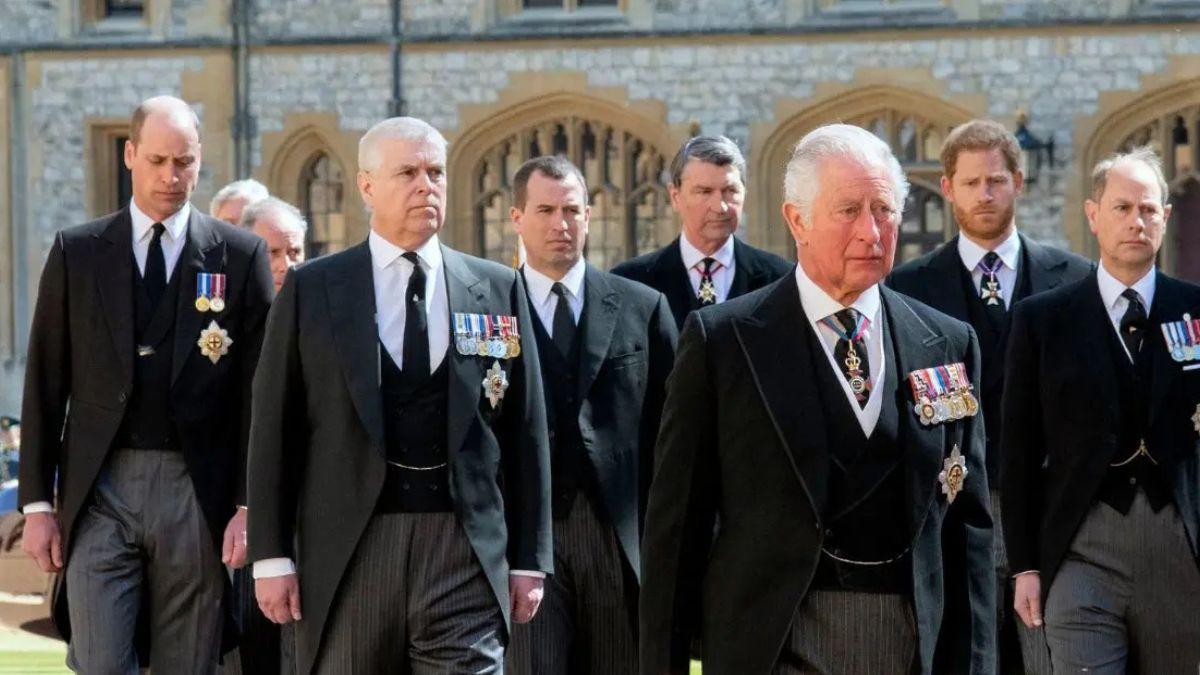 image of royal family  