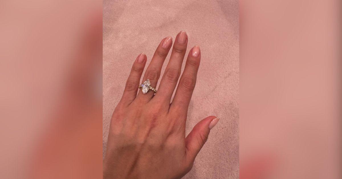 selena gomez ring engaged