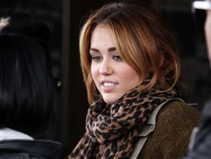 2011__06__miley_ 300×226.jpg