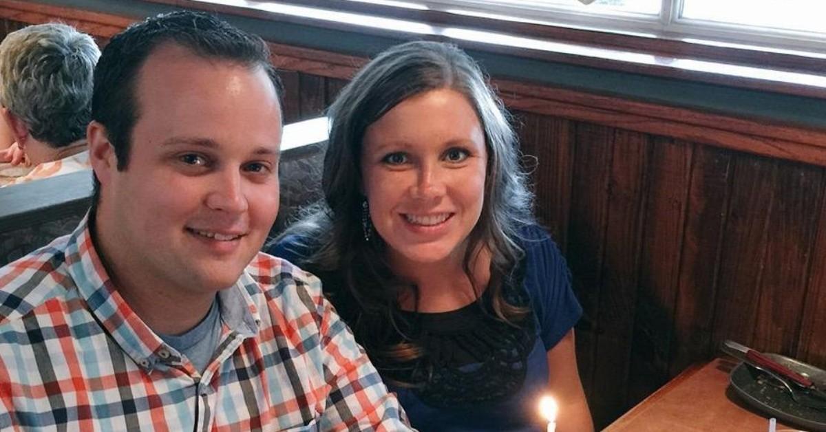 fans slam anna duggar likes tweet bashing prescription drugspp