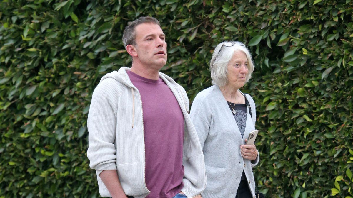 ben afflecks parents father late mother