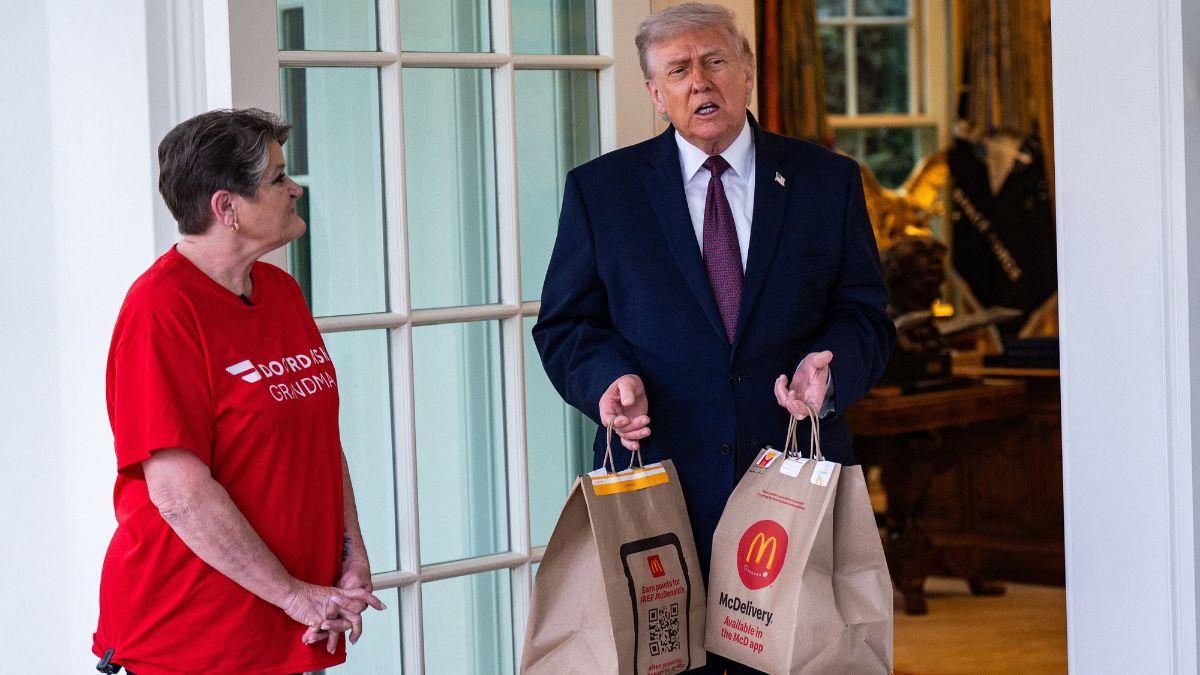 photo of donald trump and doordasher sharon simmons