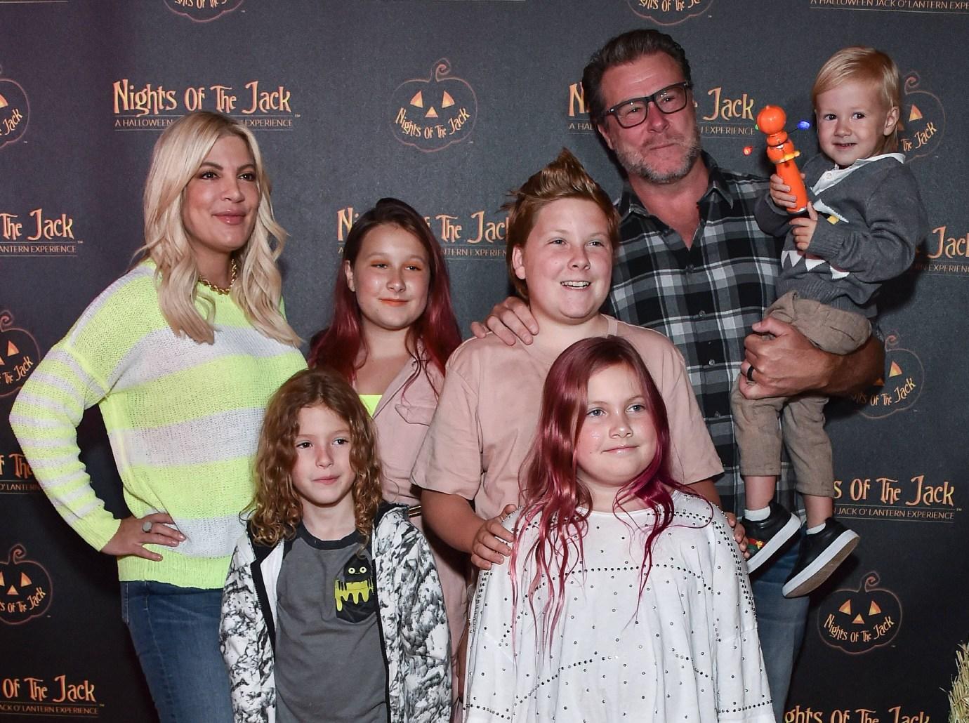 tori spelling desperate ex dean mcdermott stop sharing familys drama