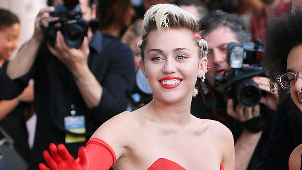 Miley Cyrus Brings Genderless Date Shows Off Hairy Armpits At 2015 Amfar Inspiration Gala