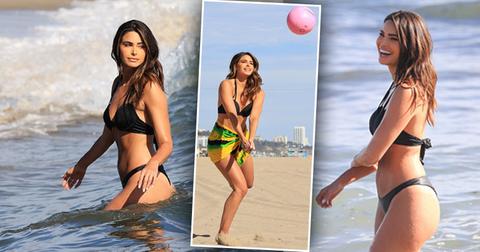 Extra co-host Jennifer Lahmers shows off her amazing bikini body