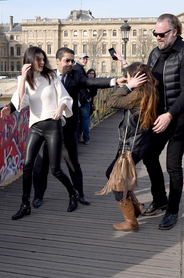 Kendall jenner attacked female fan paris 04