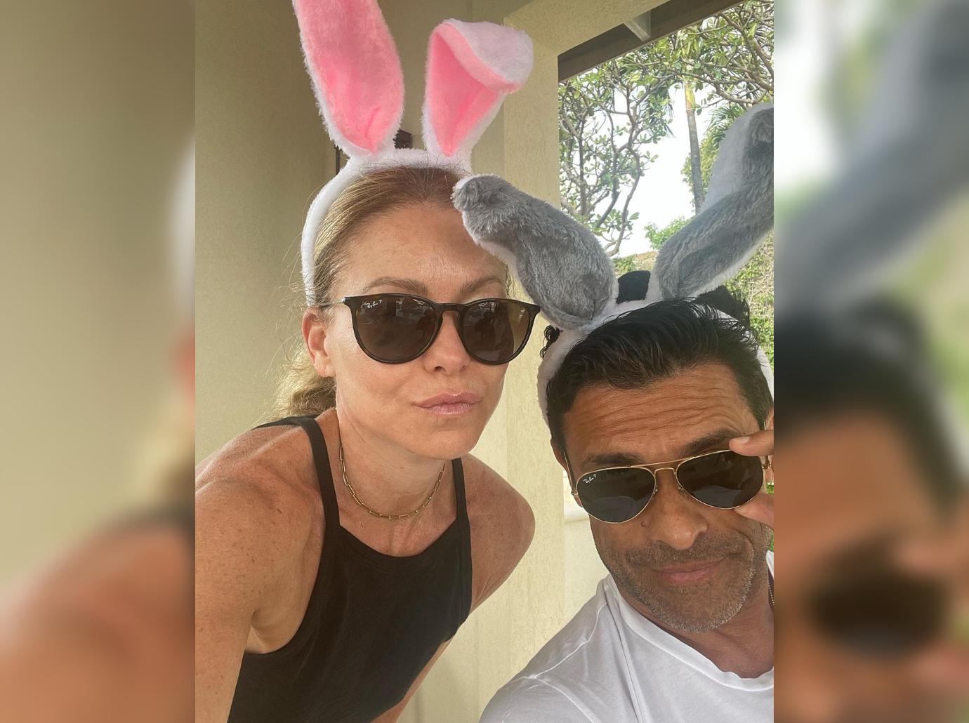 kelly ripa mark consuelos cheeky moments photos