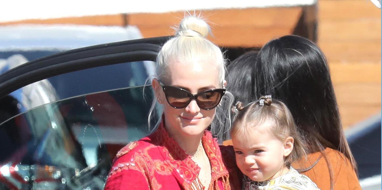 *EXCLUSIVE* Ashlee Simpson enjoys lunch at Nobu with her family