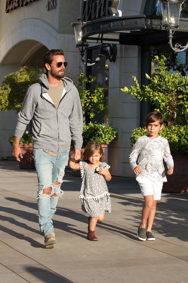 scott disick babysitting penelope and mason