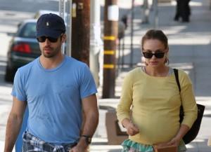 2011__07__Natalie_Portman_July6news 300×217.jpg